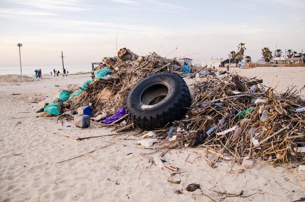 Ambiente, il mare della Sardegna restituisce due tonnellate di rifiuti