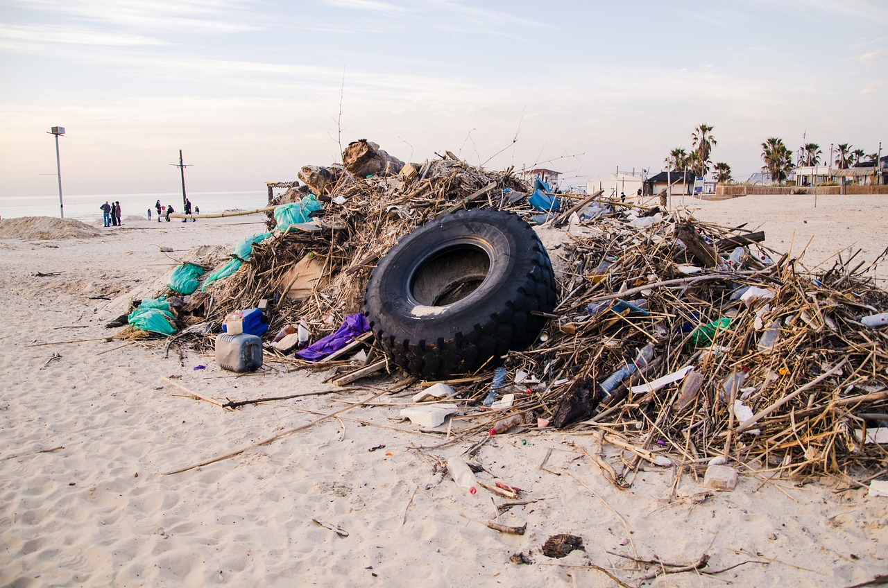 Ambiente, il mare della Sardegna restituisce due tonnellate di rifiuti