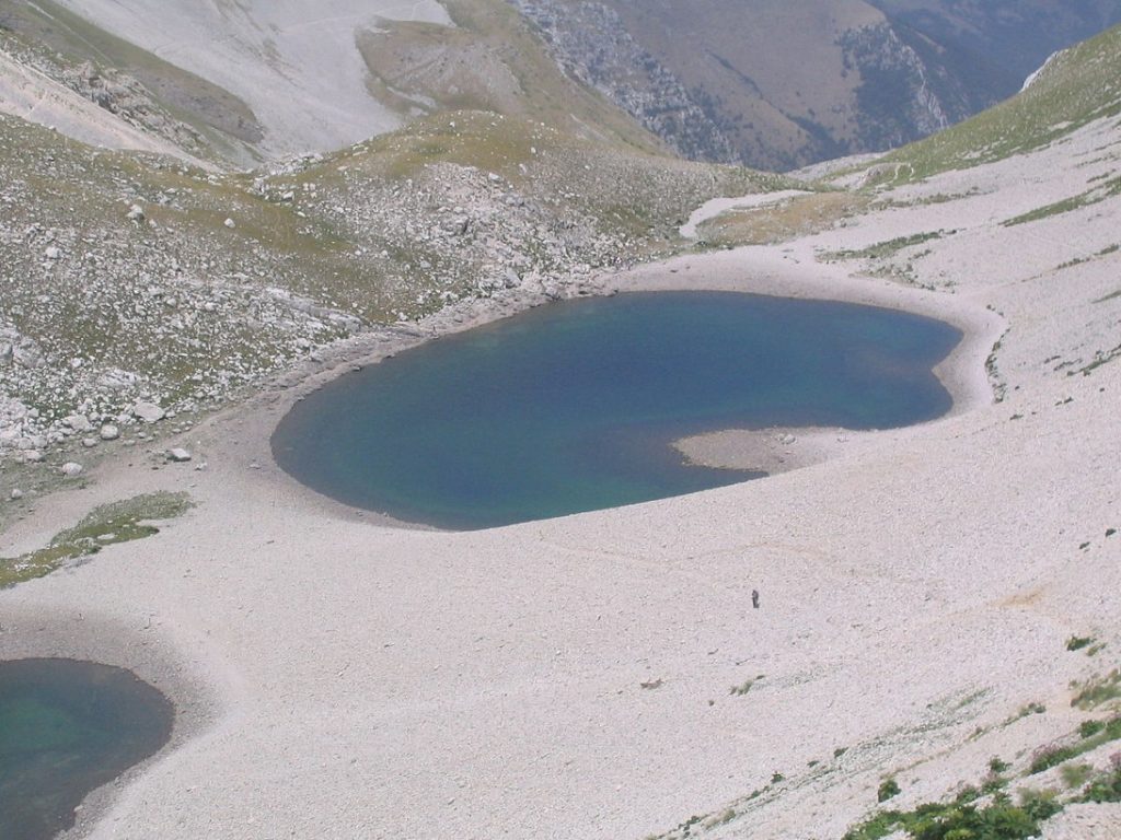 Lago di Pilato, acque in calo nel piccolo specchio d’acqua simbolo dei Sibillini