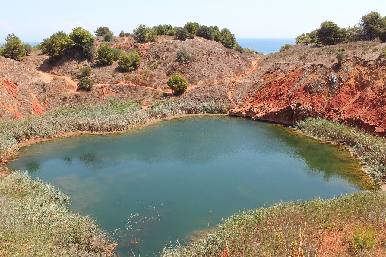 Quando la natura regala meraviglie: il lago di bauxite