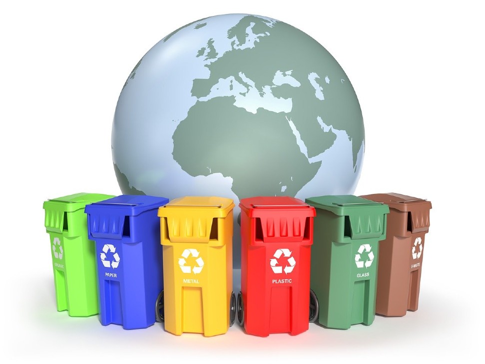 Riciclo rifiuti, Italia leader in Europa per tasso di recupero di materia