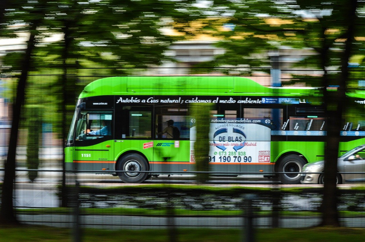 Lisbona, gli autobus alimentati con olio di cucina esausto