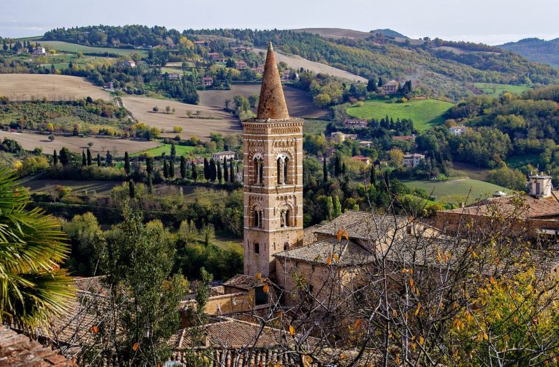 Urbino, feste in "bellezza", con la card