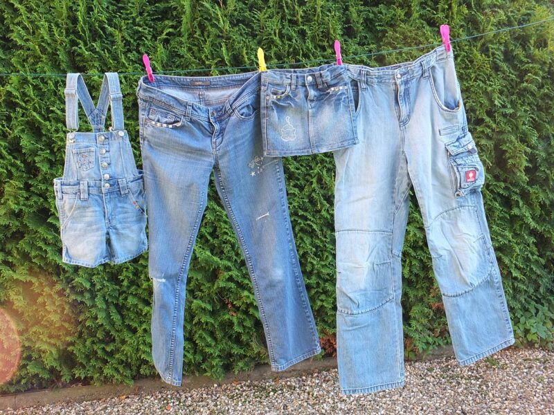 Lavare i blue jeans può avere un impatto negativo sull’ambiente?