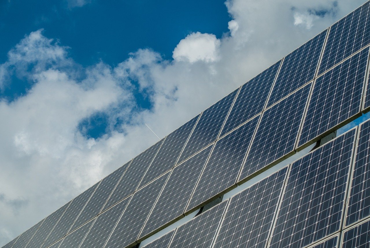 Impianti solari, ENEA brevetta un rivestimento che ne migliora l'efficienza