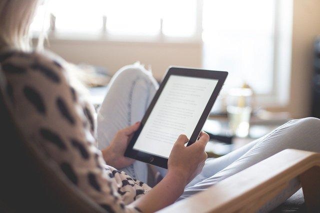 5 suggerimenti smart per leggere, studiare e divertirsi anche a casa