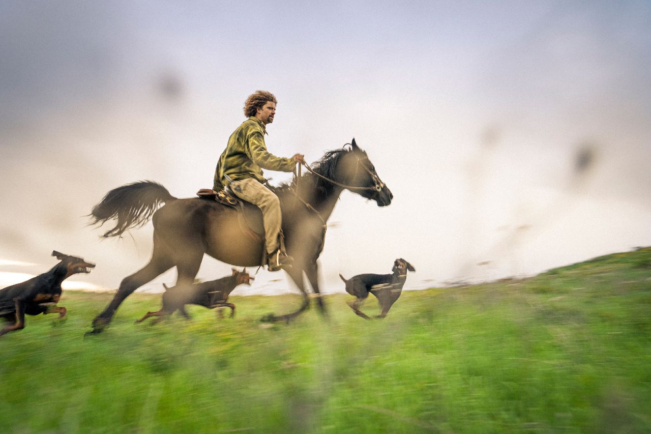 Il “range rider” e la convivenza tra lupi e bestiame, oltre la politica