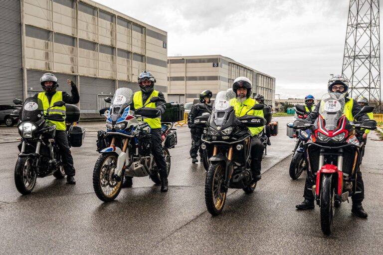 1000 Curve, lasciarsi guidare dalla passione di stare in moto