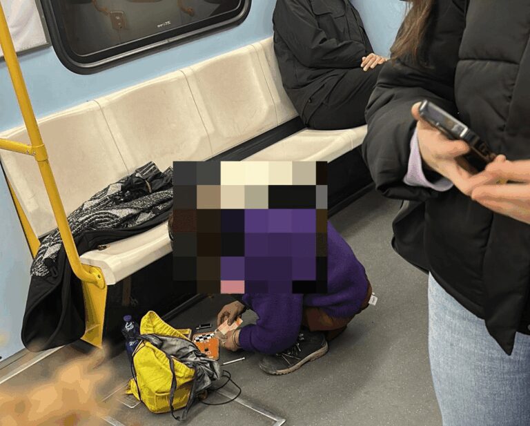 Choc a Milano, si buca in metro davanti a tutti: c’è pure una bambina