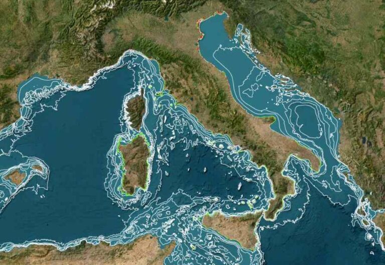Coste italiane, a difesa di mareggiate e cicloni aumentano le opere rigide