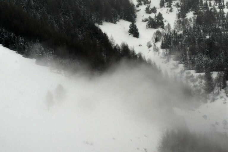 Francia, valanga uccide due sciatori vicino Saint-Veran