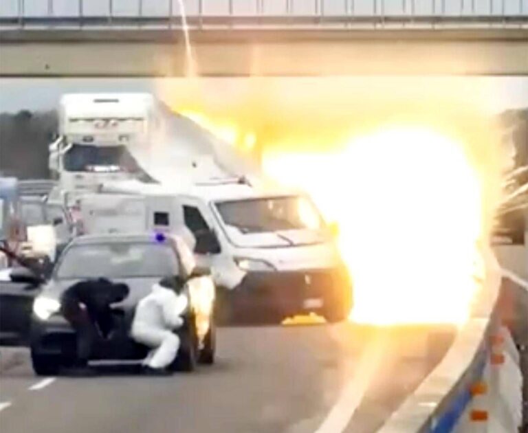 “Stanno rubando il furgone”, l’assalto al portavalori in diretta – Il video